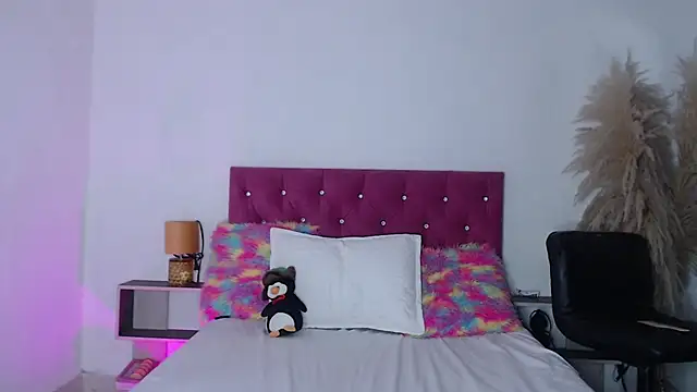 alinakiss online show from March 9, 2025, 2:21 pm