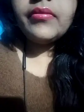 Love-Veronica online show from February 9, 2026, 6:17 pm