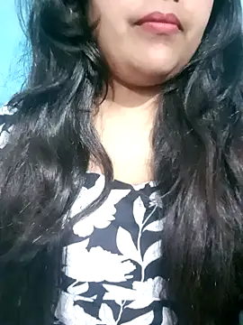 Love-Veronica online show from May 11, 2026, 6:05 pm