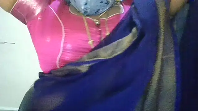 Snapshot of Sexy_Radhikaa chatting on July 15, 2026, 4:08 am Sexy Radhikaa online show from July 15, 2026, 4:08 am