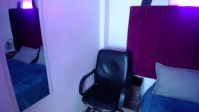 Snapshot of Kylee28 chatting on February 13, 2025, 8:34 pm Kylee28 online show from February 13, 2025, 8:34 pm