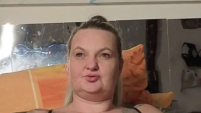 Snapshot of Inked_blondi chatting on October 7, 2025, 2:01 am Inked blondi online show from October 7, 2025, 2:01 am