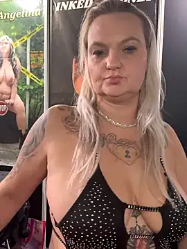 Snapshot of Inked_blondi chatting on September 25, 2025, 3:40 pm Inked blondi online show from September 25, 2025, 3:40 pm
