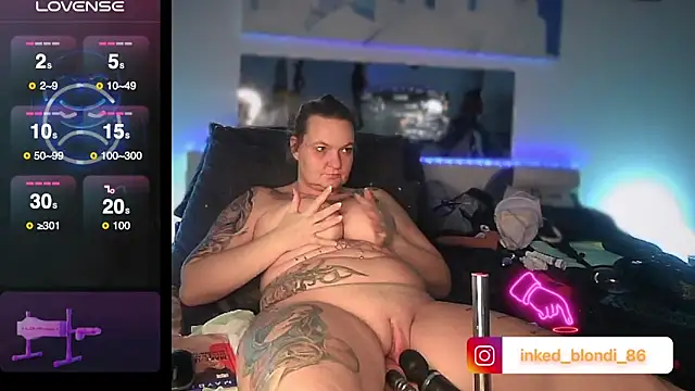 Snapshot of Inked_blondi chatting on February 7, 2025, 5:52 am Inked blondi online show from February 7, 2025, 5:52 am