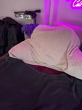 CurvyAnonymousGirl89 online show from September 27, 2025, 4:13 pm