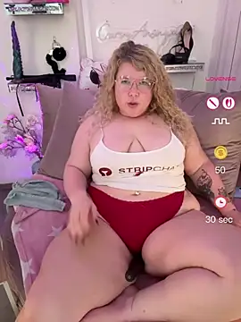 CurvyAnonymousGirl89 online show from May 31, 2026, 6:52 am