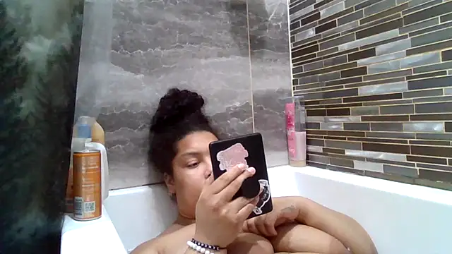 Snapshot of ariadxxx chatting on December 7, 2024, 12:36 am ariadxxx online show from December 7, 2024, 12:36 am