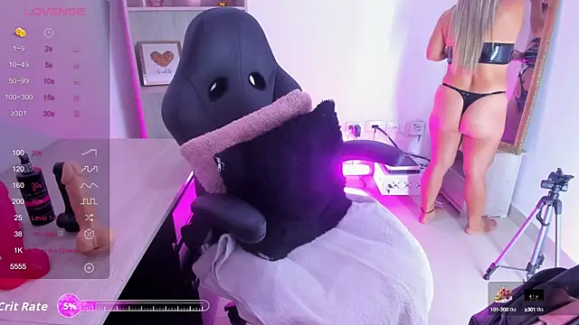 Evangeline johns online show from October 6, 2025, 8:09 pm