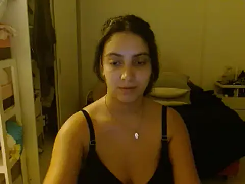 Snapshot of xBubblyBarbiexx chatting on February 5, 2025, 2:08 am xBubblyBarbiexx online show from February 5, 2025, 2:08 am