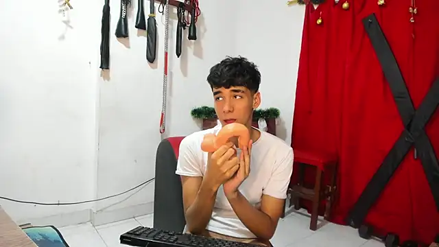 Harry LatinBoy online show from December 19, 2024, 10:32 pm