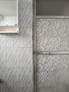 surabhi09 online show from October 28, 2025, 8:02 am