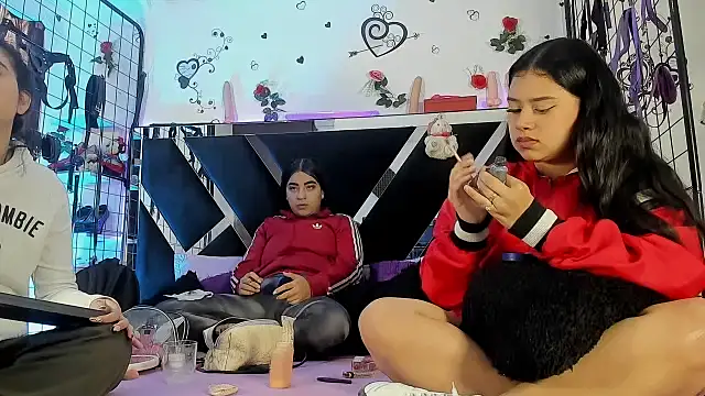 Snapshot of abby_eemily chatting on November 12, 2025, 12:53 pm abby eemily online show from November 12, 2025, 12:53 pm