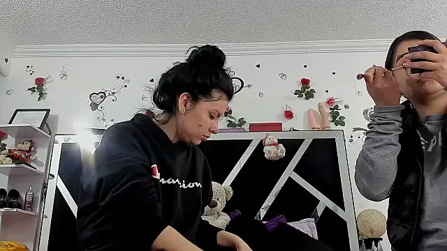 Snapshot of abby_eemily chatting on October 29, 2025, 12:15 pm abby eemily online show from October 29, 2025, 12:15 pm