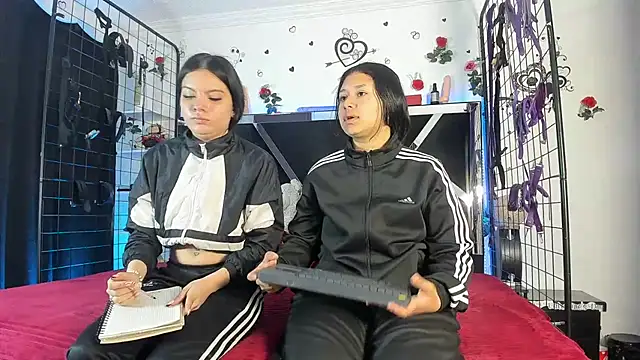 Snapshot of abby_eemily chatting on November 17, 2025, 12:20 pm abby eemily online show from November 17, 2025, 12:20 pm