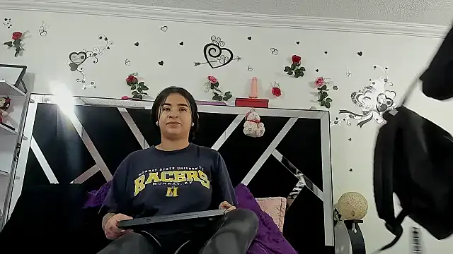 Snapshot of abby_eemily chatting on October 25, 2025, 12:17 pm abby eemily online show from October 25, 2025, 12:17 pm