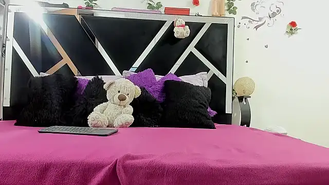 Snapshot of abby_eemily chatting on October 28, 2025, 12:15 pm abby eemily online show from October 28, 2025, 12:15 pm