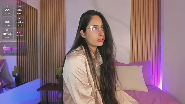 Julia Martinez  online show from March 26, 2026, 11:30 am