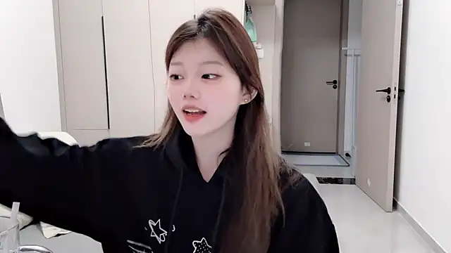 yangyang-1115 online show from September 28, 2025, 5:14 am