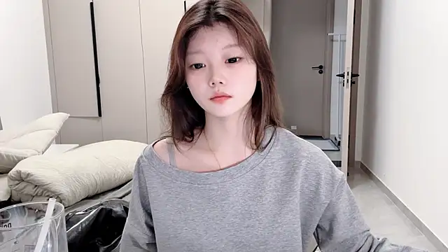 yangyang-1115 online show from October 8, 2025, 4:58 am