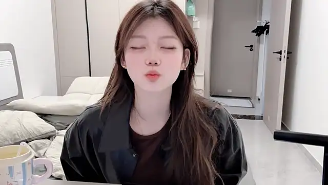 yangyang-1115 online show from September 19, 2025, 5:55 am