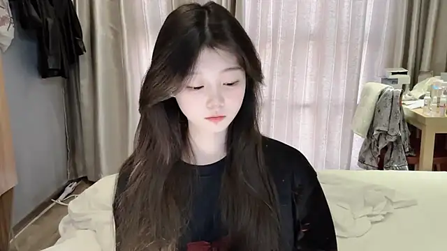 yangyang-1115 online show from March 8, 2025, 6:43 am