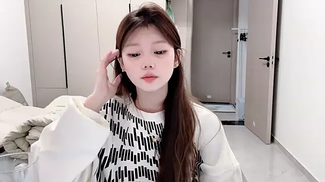 yangyang-1115 online show from October 2, 2025, 5:33 am