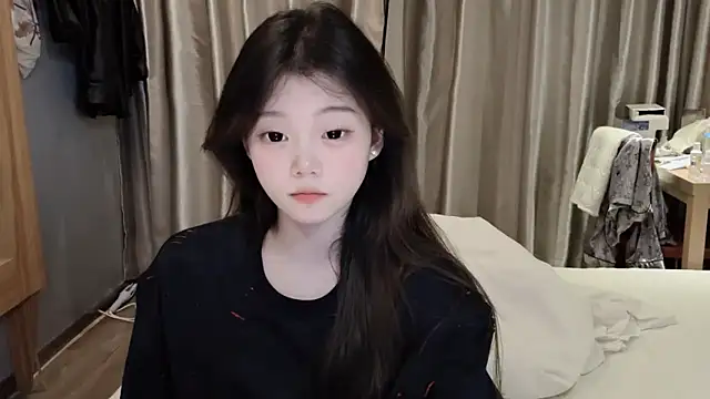 yangyang-1115 online show from March 8, 2025, 12:41 pm