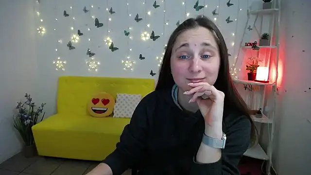 Snapshot of MichelLeee chatting on April 23, 2026, 12:29 pm MichelLeee online show from April 23, 2026, 12:29 pm