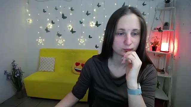 MichelLeee online show from April 16, 2026, 11:22 am