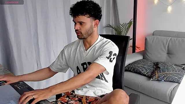 andrewChris  online show from February 26, 2025, 2:05 pm