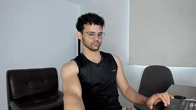 andrewChris  online show from October 24, 2025, 3:33 pm