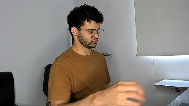 andrewChris  online show from November 10, 2025, 4:23 pm