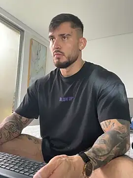 Snapshot of DimitriSullivan_ chatting on February 5, 2026, 1:07 pm DimitriSullivan online show from February 5, 2026, 1:07 pm