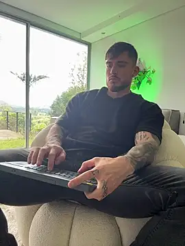 DimitriSullivan  online show from November 18, 2025, 5:49 pm