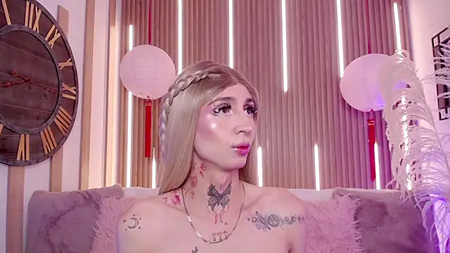 Aniie Doll online show from January 13, 2026, 8:35 pm