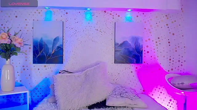 Aniie Doll online show from February 4, 2026, 8:15 pm