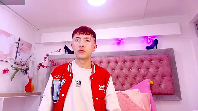 Noah Xitruxx online show from November 12, 2025, 1:04 pm