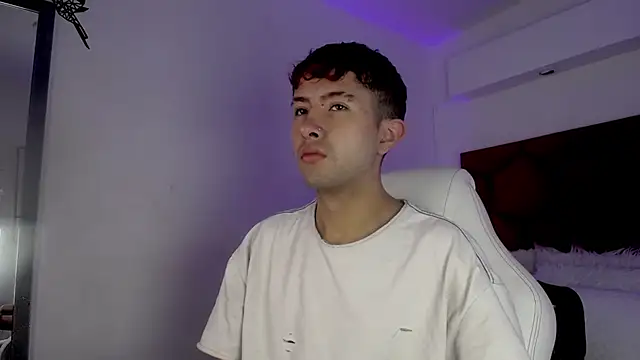 Noah Xitruxx online show from November 22, 2025, 2:05 pm