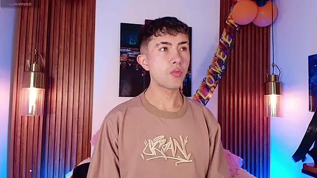 Noah Xitruxx online show from October 23, 2025, 2:43 am