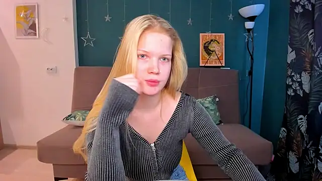 Snapshot of Xloe_Queen chatting on February 10, 2025, 9:25 am Xloe Queen online show from February 10, 2025, 9:25 am