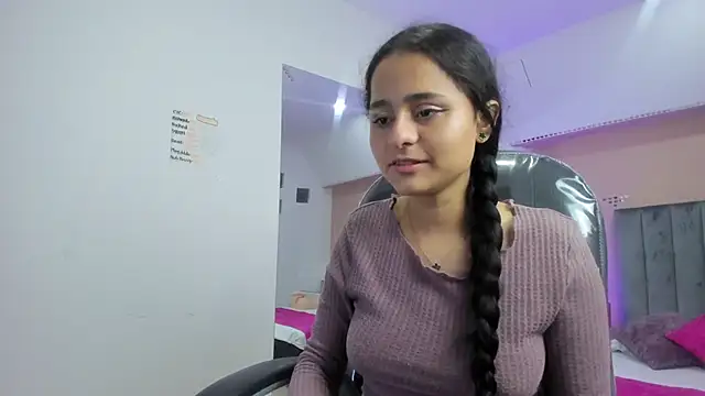 Snapshot of Giselle_Roldan chatting on February 13, 2026, 7:47 pm Giselle Roldan online show from February 13, 2026, 7:47 pm