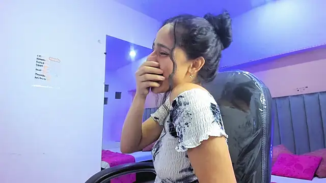 Snapshot of Giselle_Roldan chatting on February 27, 2026, 3:51 am Giselle Roldan online show from February 27, 2026, 3:51 am