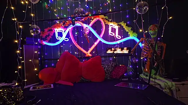 Snapshot of anonymouszN chatting on February 11, 2026, 8:41 pm anonymouszN online show from February 11, 2026, 8:41 pm