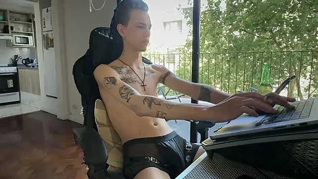 Snapshot of Den_BlueXx chatting on February 22, 2026, 7:26 pm Den BlueXx online show from February 22, 2026, 7:26 pm