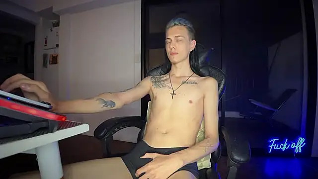 Den BlueXx online show from December 5, 2025, 6:01 am