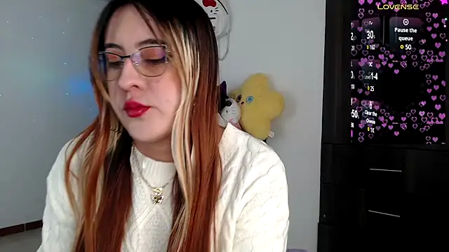 Snapshot of SarahXRusso chatting on January 7, 2025, 5:12 am SarahXRusso online show from January 7, 2025, 5:12 am