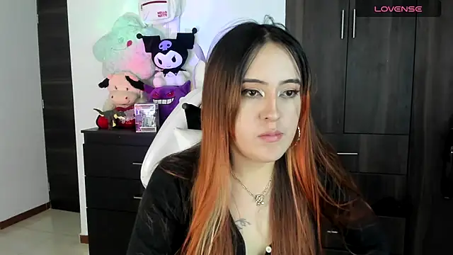 Snapshot of SarahXRusso chatting on March 3, 2025, 5:05 am SarahXRusso online show from March 3, 2025, 5:05 am