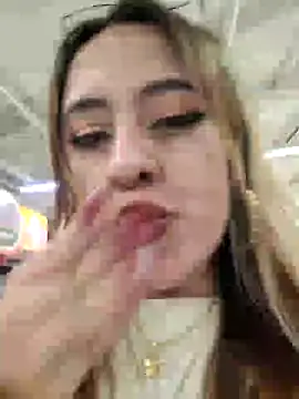 Snapshot of SarahXRusso chatting on December 22, 2024, 12:28 am SarahXRusso online show from December 22, 2024, 12:28 am