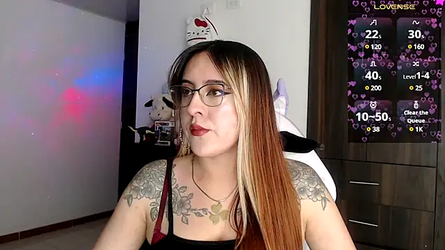 Snapshot of SarahXRusso chatting on December 9, 2024, 1:40 am SarahXRusso online show from December 9, 2024, 1:40 am