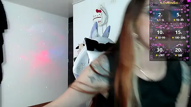 Snapshot of SarahXRusso chatting on December 14, 2024, 6:56 am SarahXRusso online show from December 14, 2024, 6:56 am